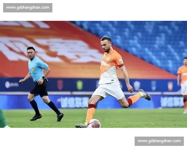 4-2！青岛海牛工体大逆转：萨里奇戴帽破 5 魔咒，客场首胜国安